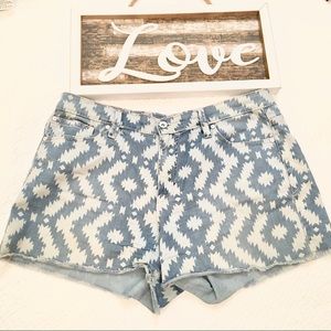 🌻3 for $30🌻Calvin Klein Jeans Chevron Shorts